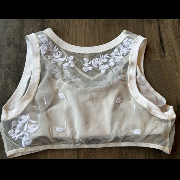 Free People Movement Women’s Sheer Embroidered V-Neck White Cropped Tank Large - Picture 4 of 9